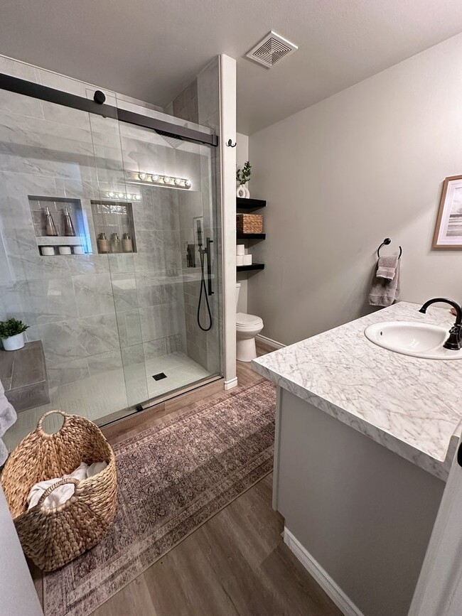 Building Photo - Beautiful 3/2 Home With Backyard Oasis!