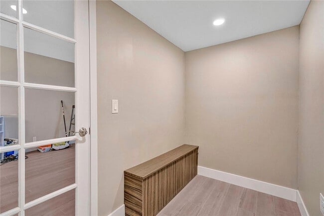 Building Photo - 3051 S Palm Aire Dr