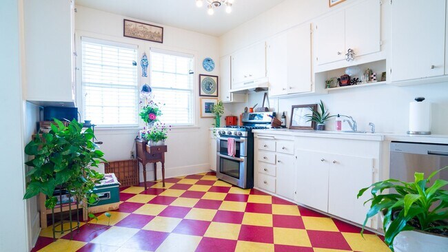 Building Photo - J19(A-B)