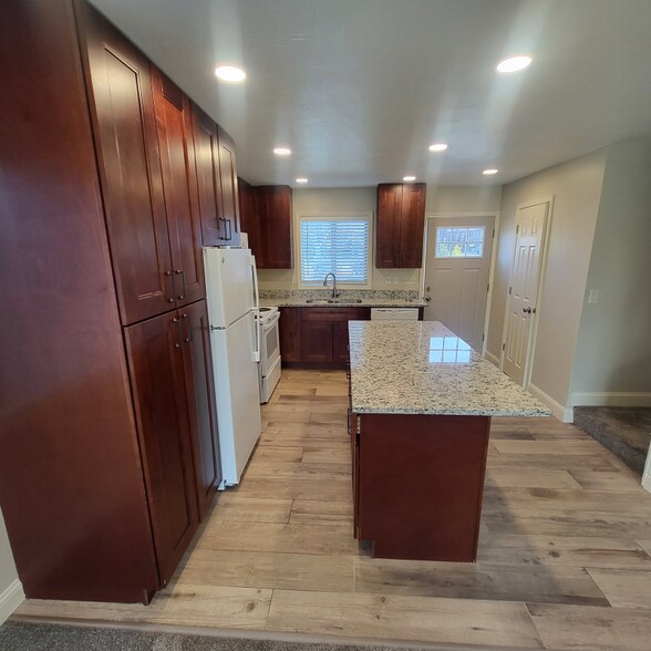 Building Photo - 4401 S 27th St