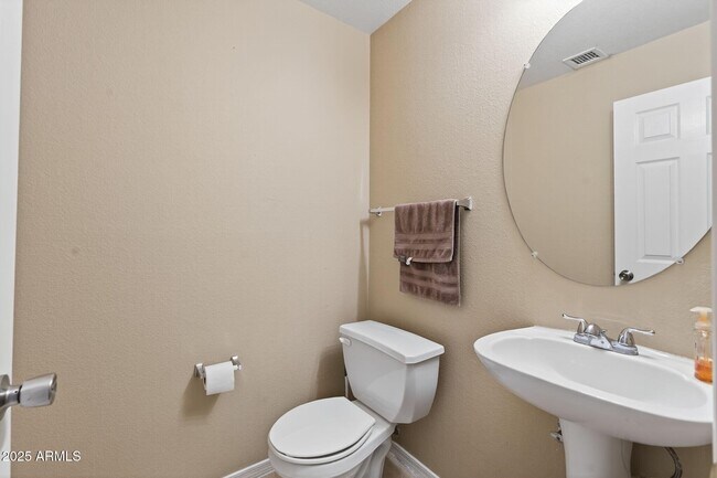 Building Photo - 8611 W Alex Ave