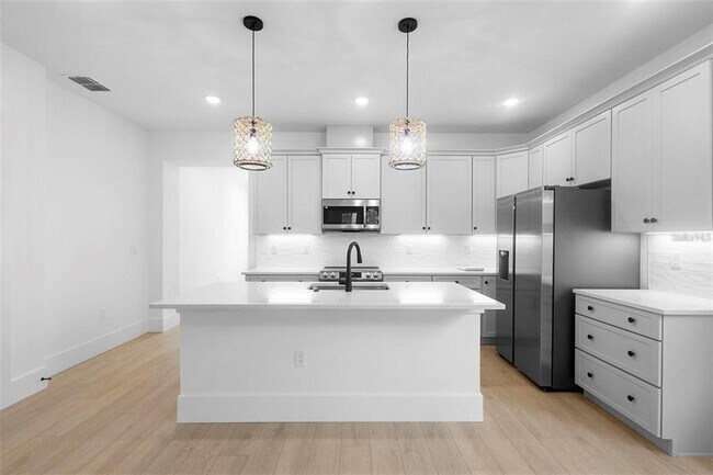 Building Photo - 2131 Brighton Ln