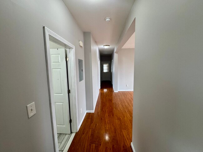 Building Photo - 67 Judson St
