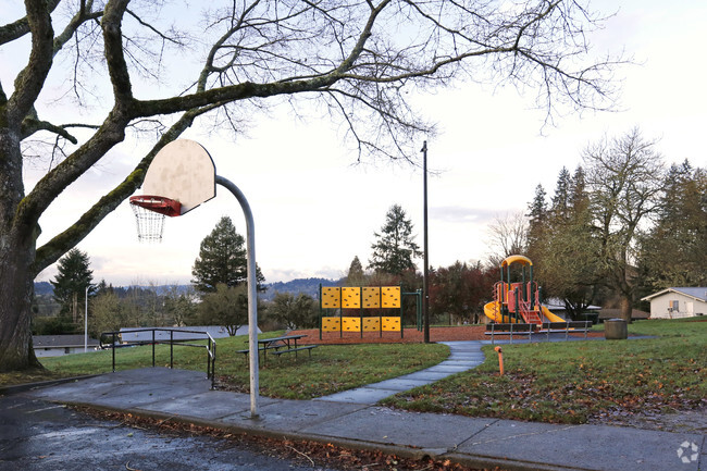 Playground - Oregon City View Manor