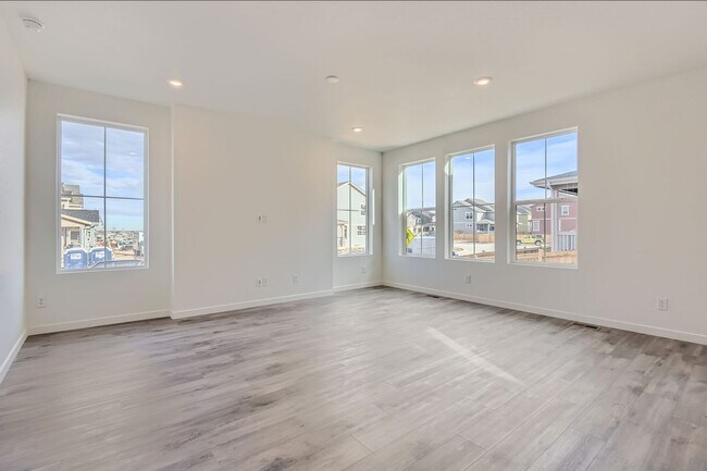 Building Photo - Luxurious 3bd 2.5 paired home in Dove Village!