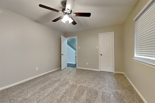 Building Photo - 1315 Forest Hollow Dr