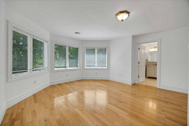 Building Photo - 252 Mabel Pl