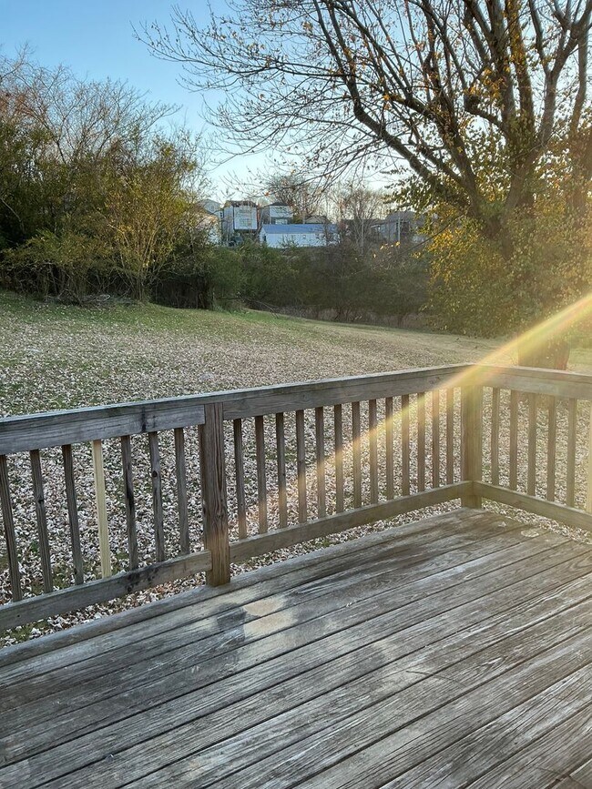 Building Photo - 220 Crossland Ave