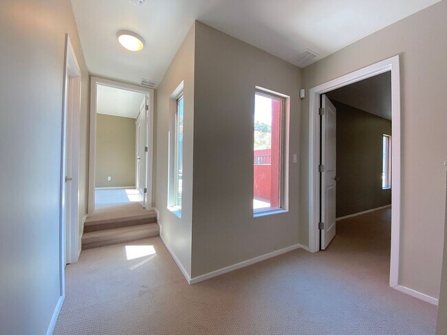 Building Photo - West El Paso 4bed/3.5bath Townhome