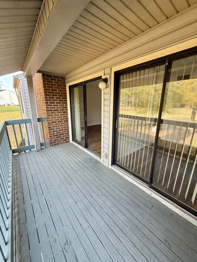 Building Photo - ONE MONTH RENT FREE Fully Renovated 2 Bed, 2 Bath Condo in South Charlotte