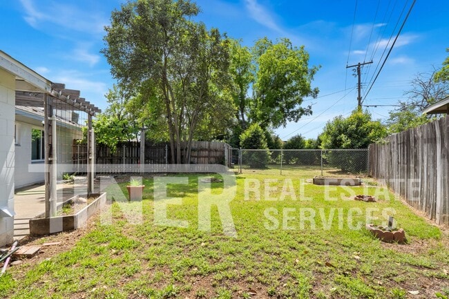 Building Photo - 2720 Riesling Way