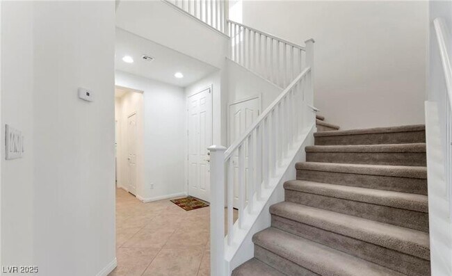 Building Photo - 9764 Bedstraw St