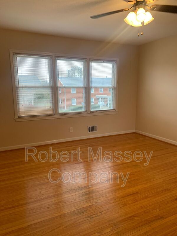 Building Photo - 2904 Abigail Dr