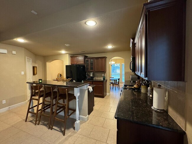 Building Photo - 5550 Casa Calvet Dr