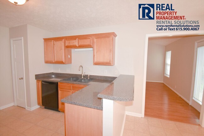 Building Photo - Adorable 3 bd house in the heart of Murfreesboro! Attached Garage!