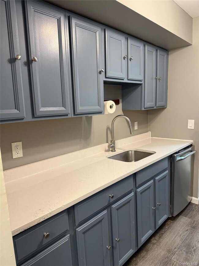 Building Photo - 1701 Cherry Hill Dr