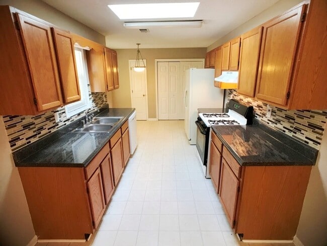 Building Photo - Ranch Home - 3BR/2BA - Powder Springs