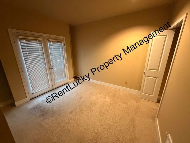 Building Photo - Two Bed Two Bath Condo