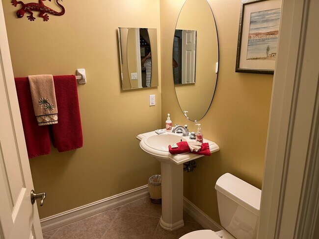 Building Photo - Stunning 3 bedroom Condo in Hammock Bay......