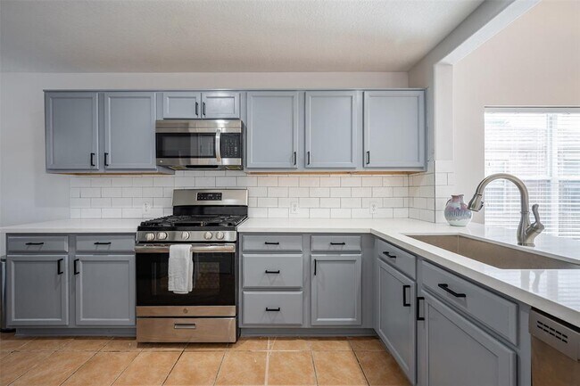 Building Photo - 20018 Larkspur Landing