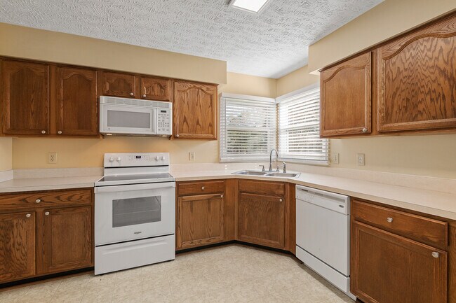 Building Photo - 804 Lancaster Ln