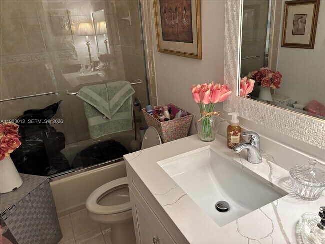 Building Photo - 10802 N Kendall Dr