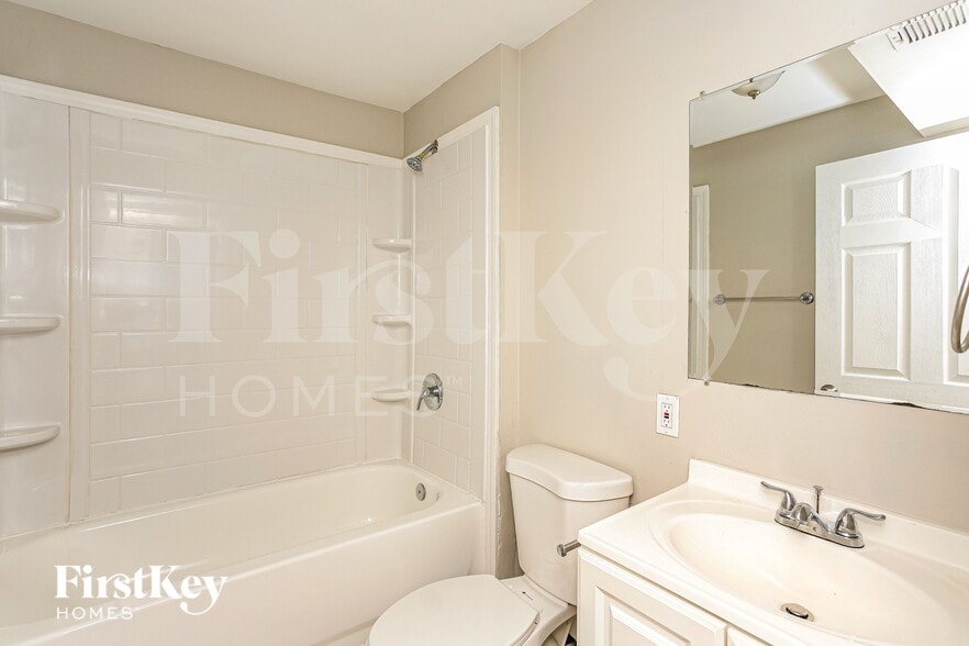 Building Photo - 910 Woodlark Dr