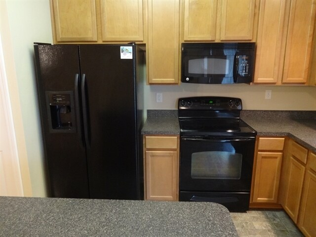 Building Photo - 6421 Pinewood Hills Dr