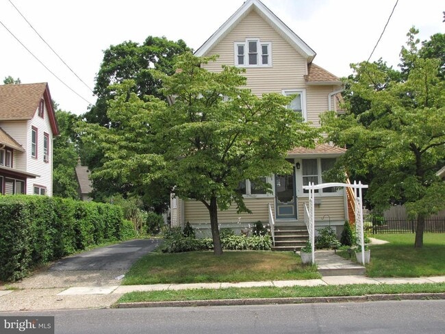 Primary Photo - 2818 N Centre St