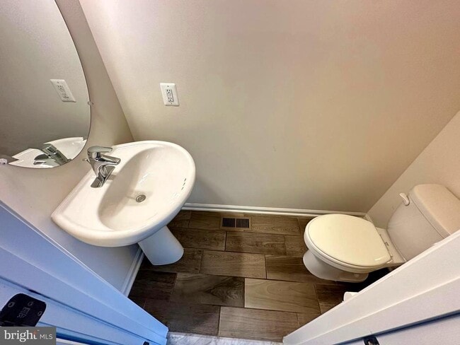Building Photo - 5331 Greenwich Cir