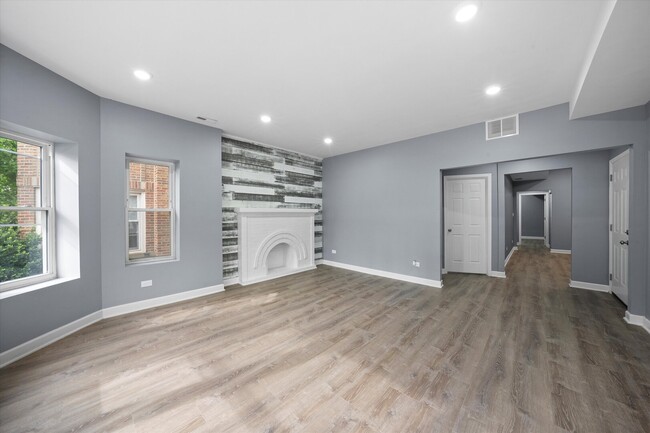 Building Photo - 7716 S Kingston Ave