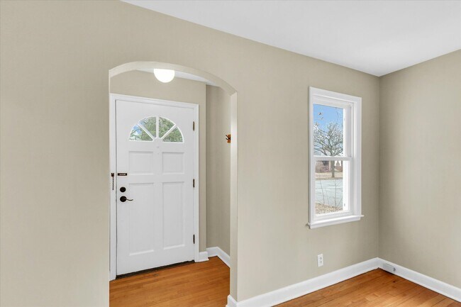 Building Photo - 502 E Washington St