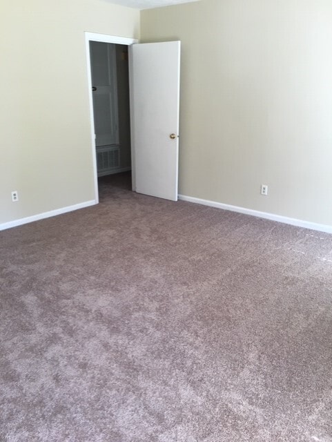 Building Photo - 549 Thorpe St