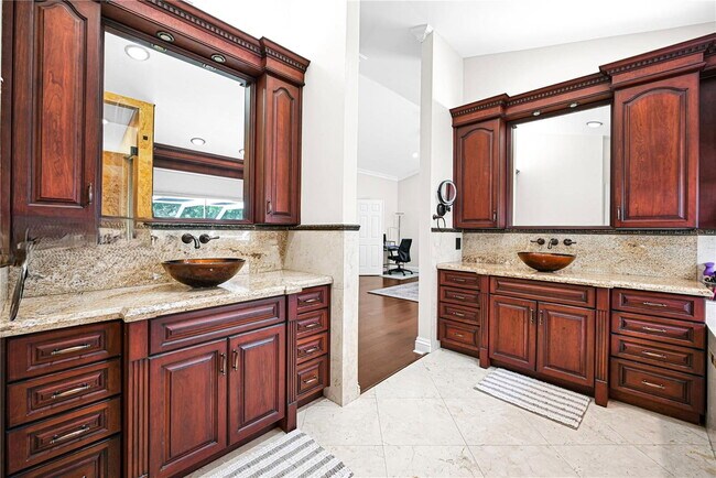 Building Photo - Southwest 111th Terrace, Miami, FL 33176 -...