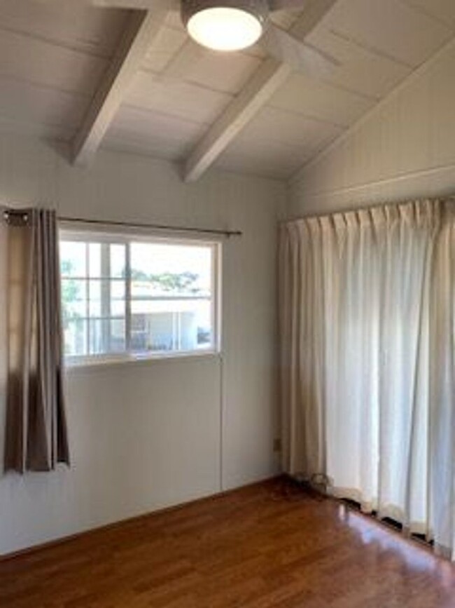 Building Photo - 2 bedroom 1 bath single family cottage in ...