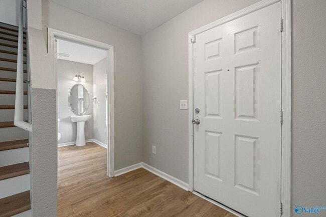 Building Photo - 102 Whitestone Dr NE