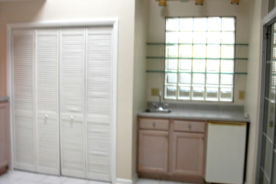 Wet Bar & Laundry Closet - 110 N Tampania Ave