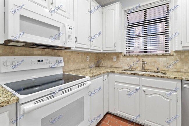 Building Photo - 4141 Hyer St