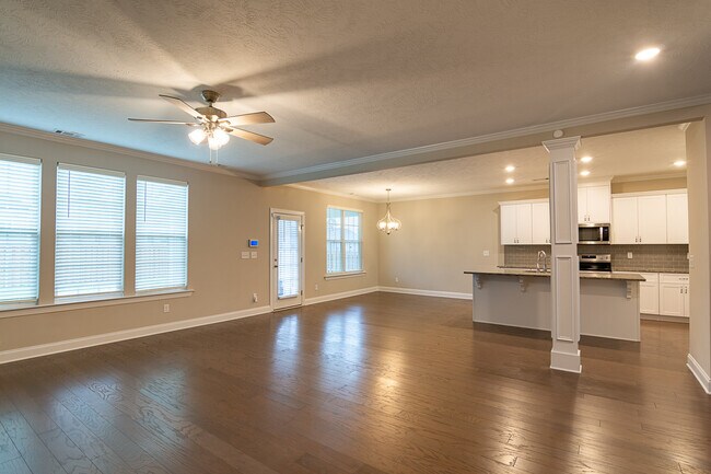 Building Photo - 453 Arrowwood Dr