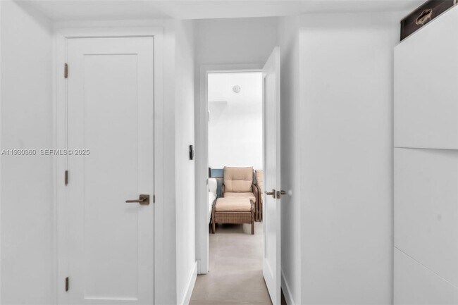 Building Photo - 836 W 40th St