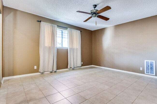 Building Photo - 3459 River Path St