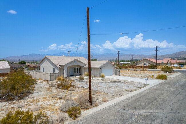 Building Photo - 16087 Bubbling Wells Rd