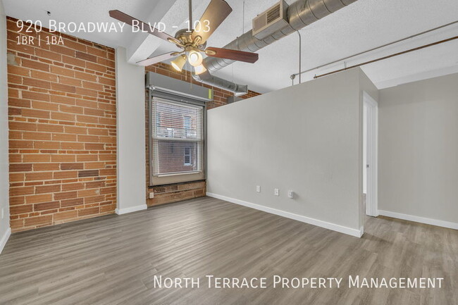 Building Photo - Stylish Urban Living Awaits at Jewell Loft...