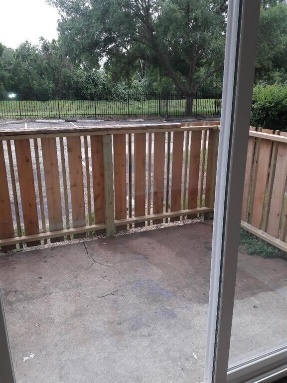 Building Photo - 5625 Antoine Dr