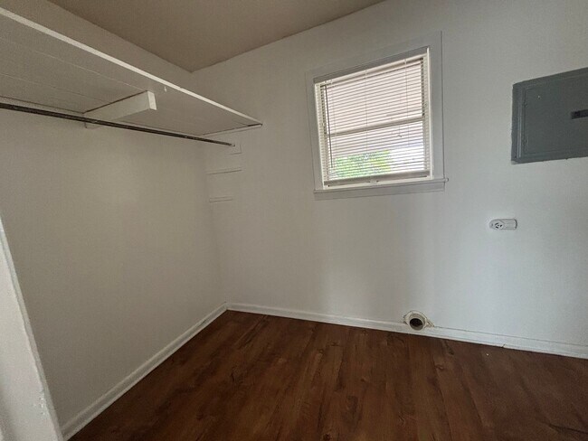 Building Photo - Shady Grove