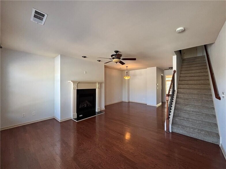 Building Photo - 800 Village Field Ct NW