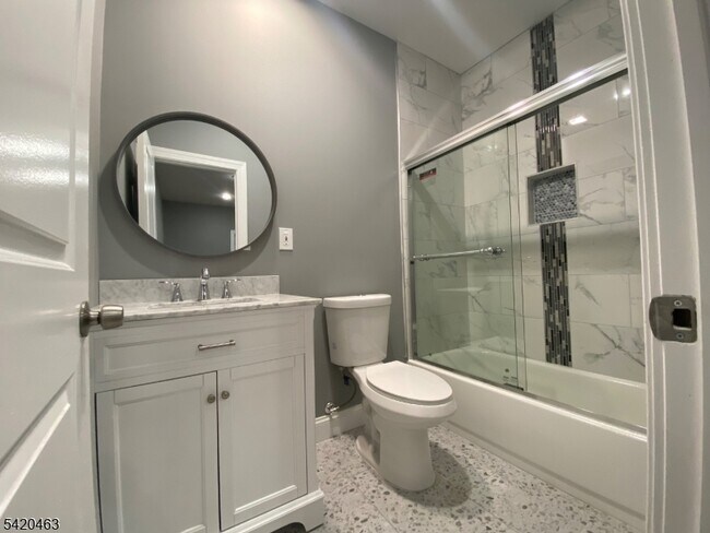 Building Photo - 825 Allwood Rd