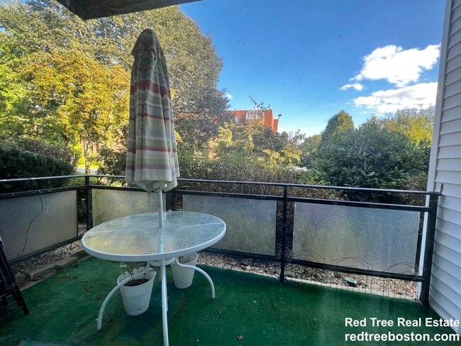 Building Photo - 57 Broadlawn Park