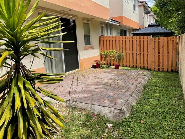 Building Photo - 6639 Hidden Cove Dr