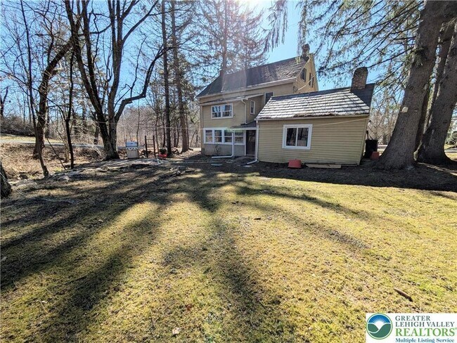 Building Photo - 3470 Rhododendron Dr